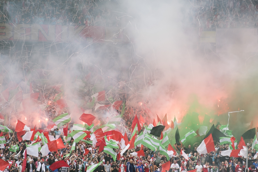 De Feyenoord fans laten 1 ding blijken: "Dat kampioenschap is van ons". Foto: Pro Shots / Kay Int Veen of Jasper Ruhe