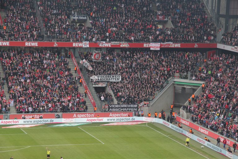 Alleen hierover zijn de Kölnfans en Stuttgartfans het eens