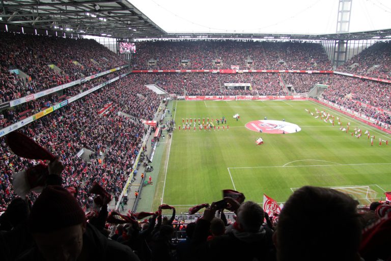 Köln en Stuttgart komen het veld op