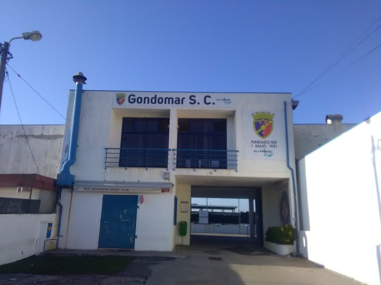 Groundhoppend door Portugal 12: het schitterende Estádio de Sào Miguel