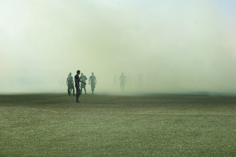 De derby van het Oosten: trekkers, vuurwerk en een voetbalsprookje