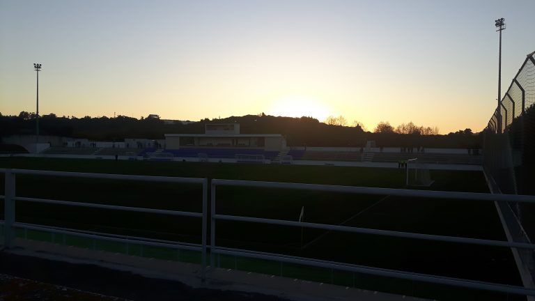 Groundhoppend door Portugal #20: Slappe streekderby in Almada