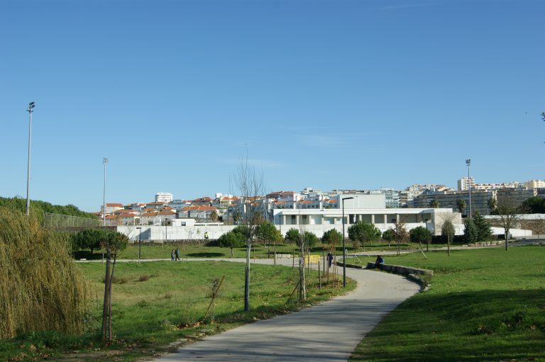 Groundhoppend door Portugal #20: Slappe streekderby in Almada