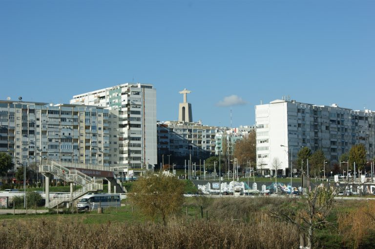 Groundhoppend door Portugal #20: Slappe streekderby in Almada