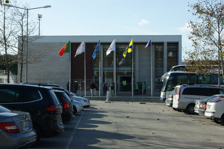 Groundhoppend door Portugal #20: Slappe streekderby in Almada