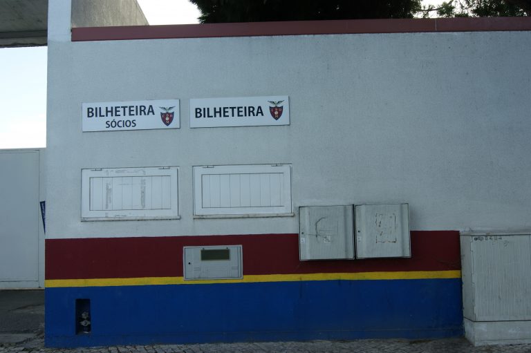 Groundhoppend door Portugal #23: Schitterende treurigheid bij CDOM