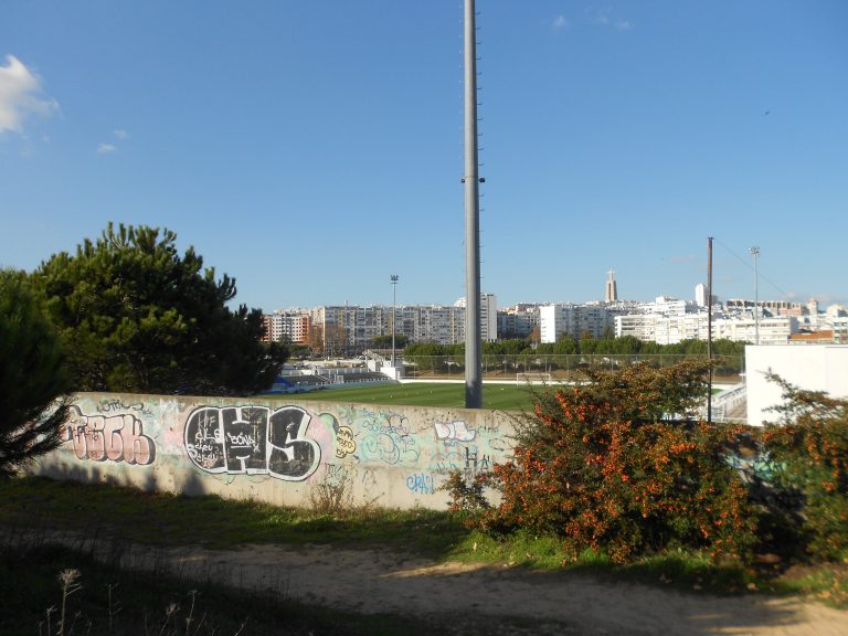 Groundhoppend door Portugal #20: Slappe streekderby in Almada