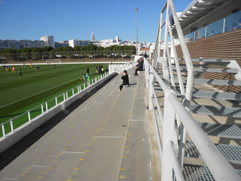 Groundhoppend door Portugal #20: Slappe streekderby in Almada