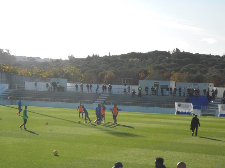 Groundhoppend door Portugal #20: Slappe streekderby in Almada