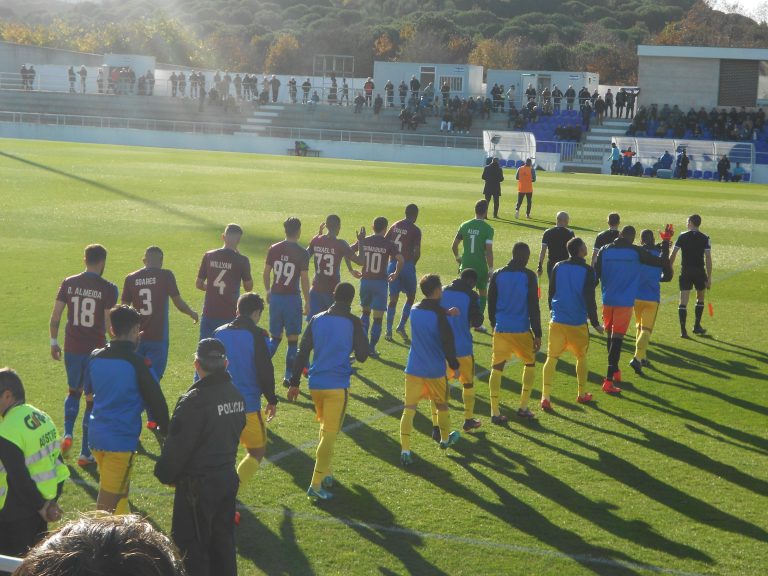 Groundhoppend door Portugal #20: Slappe streekderby in Almada