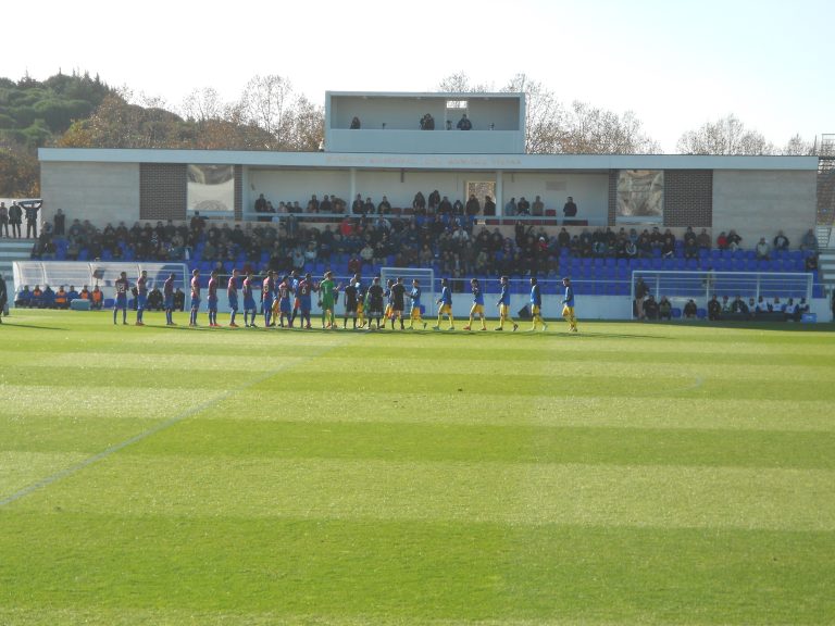 Groundhoppend door Portugal #20: Slappe streekderby in Almada