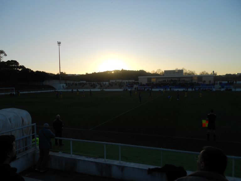 Groundhoppend door Portugal #20: Slappe streekderby in Almada