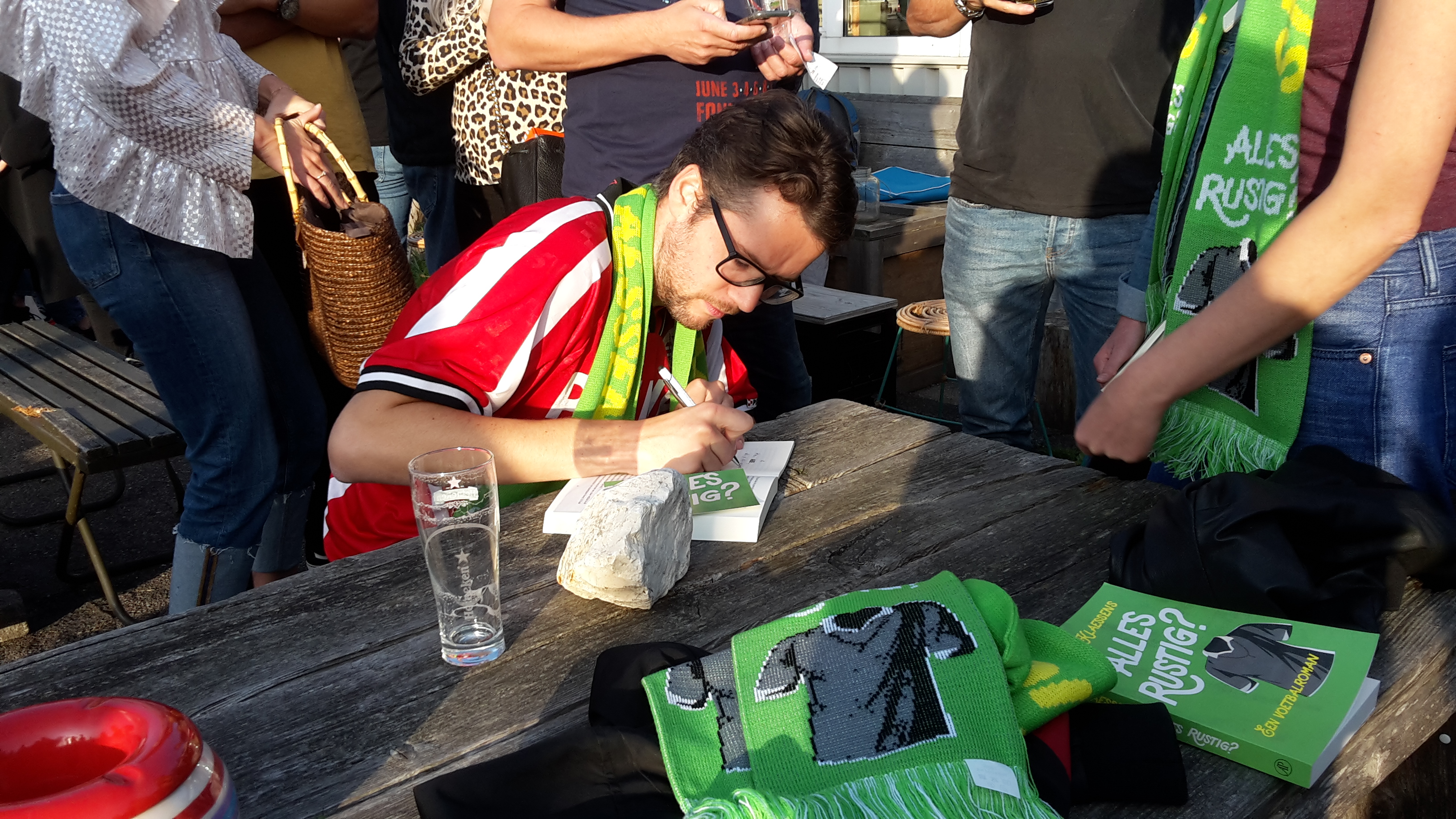 Alles rustig? Debuutroman over het multiculturele amateurvoetbal
