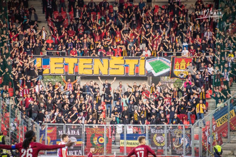 Slavia sloopt Sparta