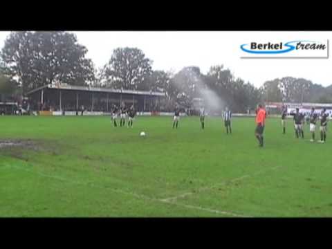 Neede wint stormachtige editie van de derby van Berkelland