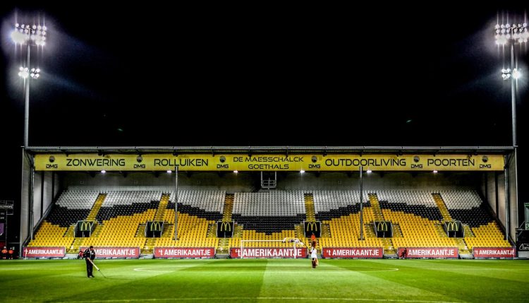 KSC Lokeren stadion zonder supporters
