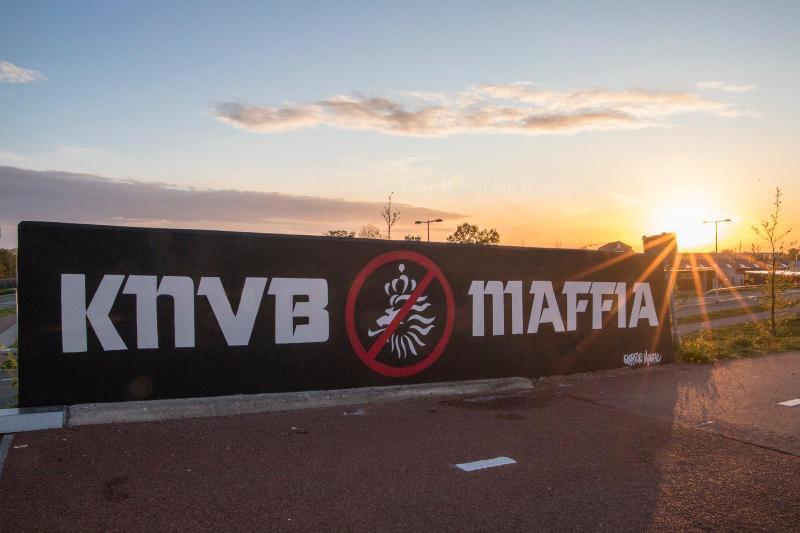 In Leeuwarden is graffiti gespoten met de tekst ''knvb Maffia''