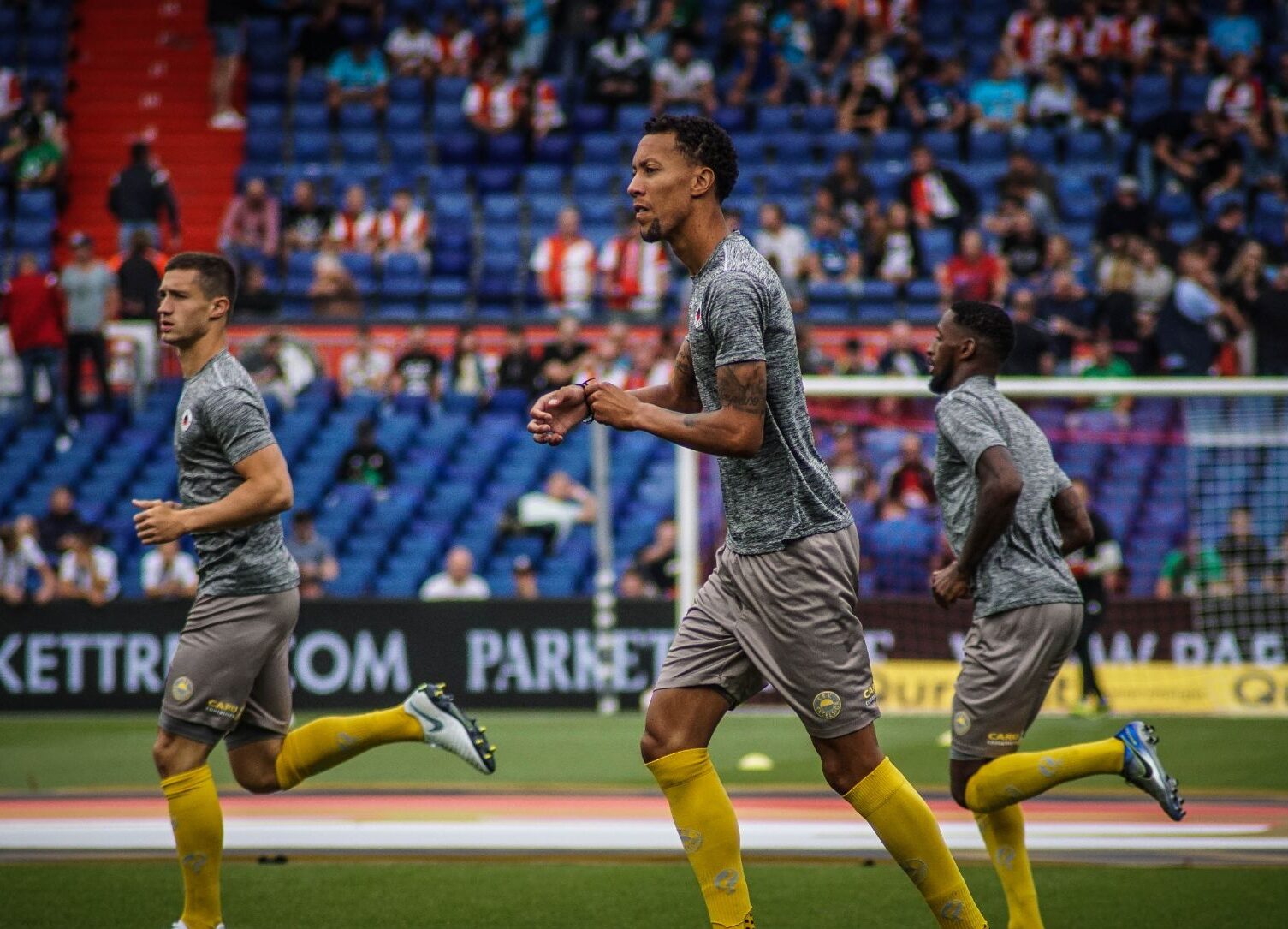 Ryan Koolwijk in actie voor Excelsior tegen Feyenoord in de Kuip