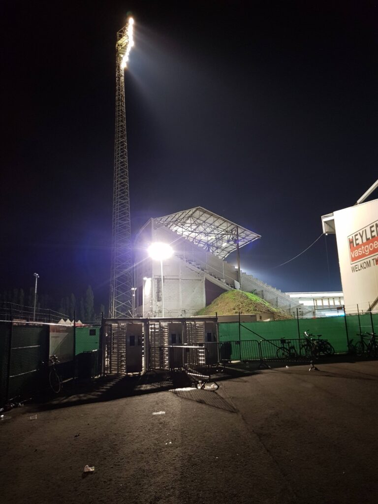 Floodlight Friday: ode aan het avondvoetbal