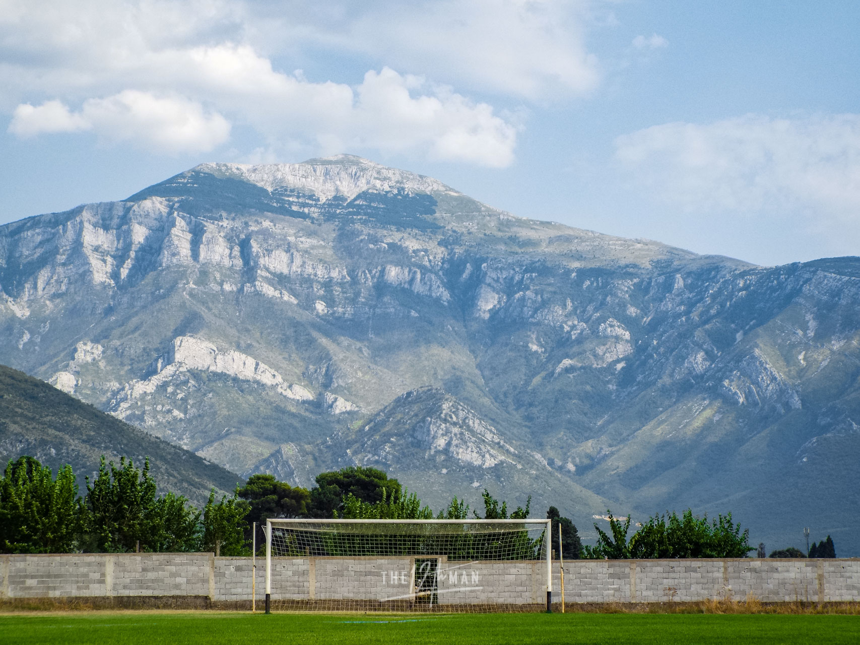 Backdrop FC, voetbalvelden en voetbalstations in prachtige omgevingen