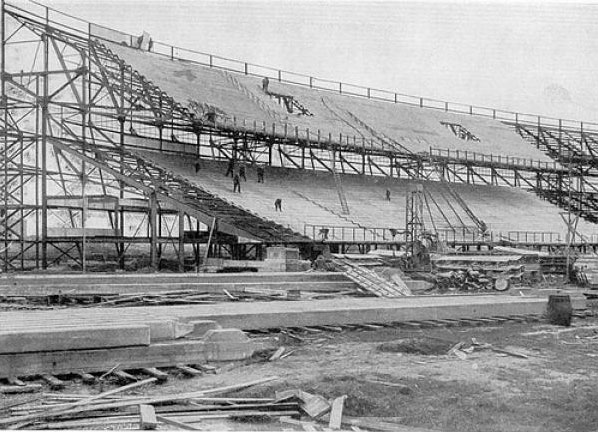 Stadion Feijenoord "De Kuip": 84 jaar In de Hekken