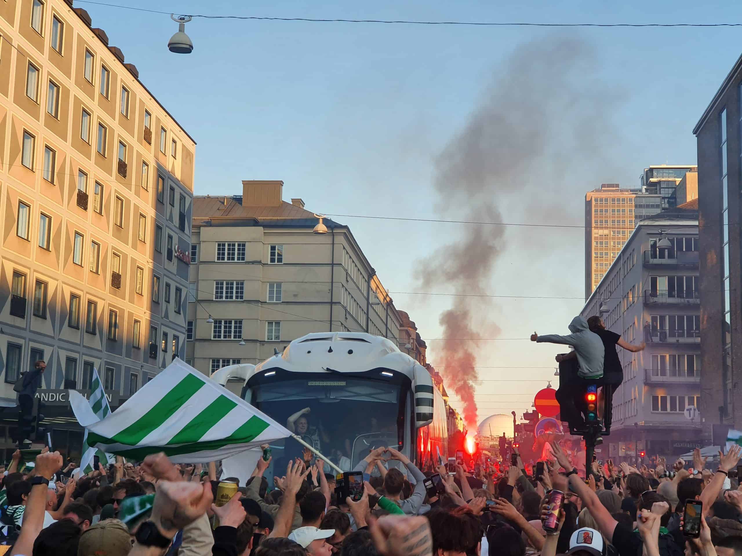 Hammarby supporters vieren massaal eerste prijs sinds 2001