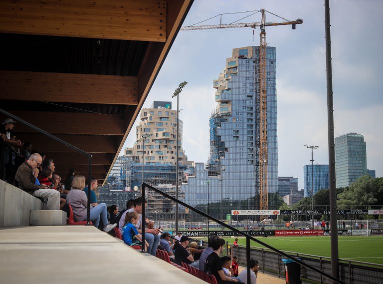 AFC: voetballen midden op de Zuidas