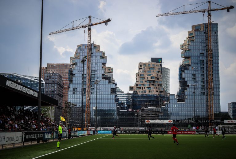 AFC: voetballen midden op de Zuidas