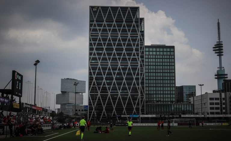 AFC: voetballen midden op de Zuidas