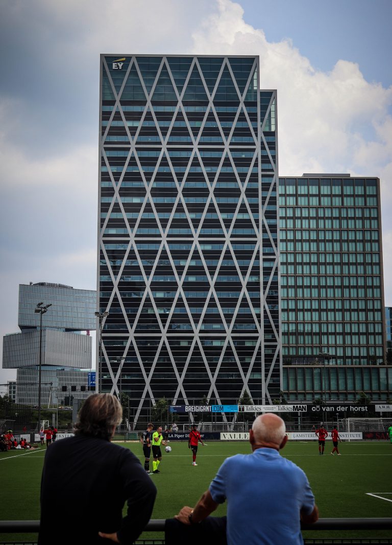 AFC: voetballen midden op de Zuidas