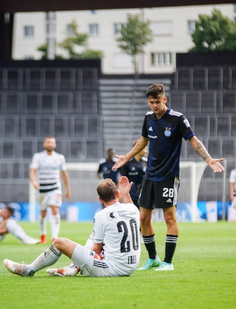 Sfeervol duel tussen Grashopper en FC Basel ondanks boycot
