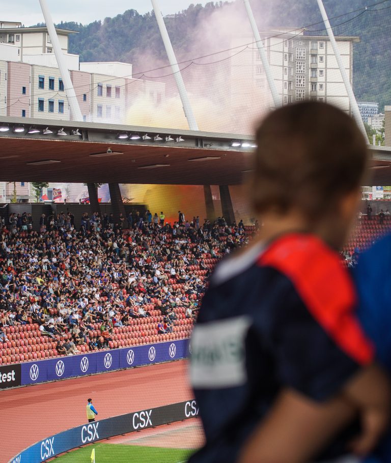 Sfeervol duel tussen Grashopper en FC Basel ondanks boycot