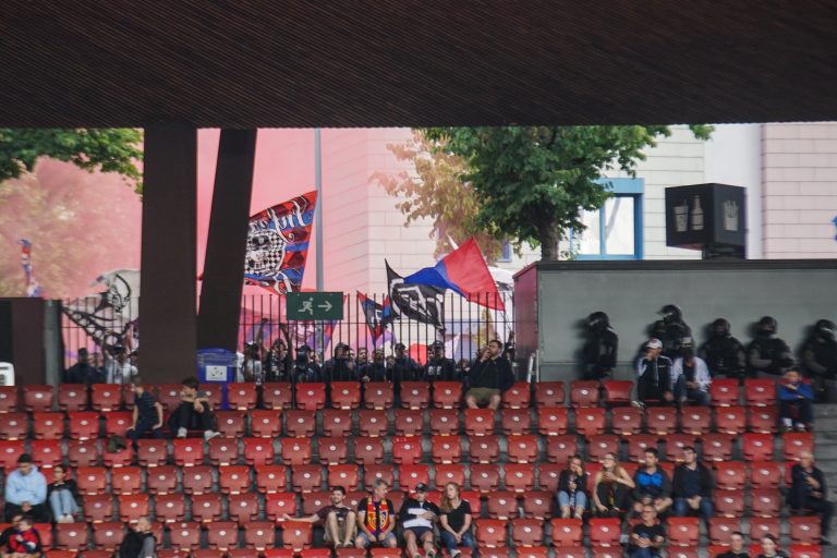 Sfeervol duel tussen Grashopper en FC Basel ondanks boycot