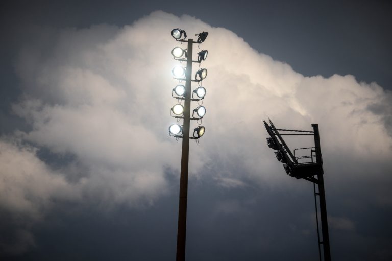 Supporters zorgen voor een vurige terugkeer naar het stadion bij FC