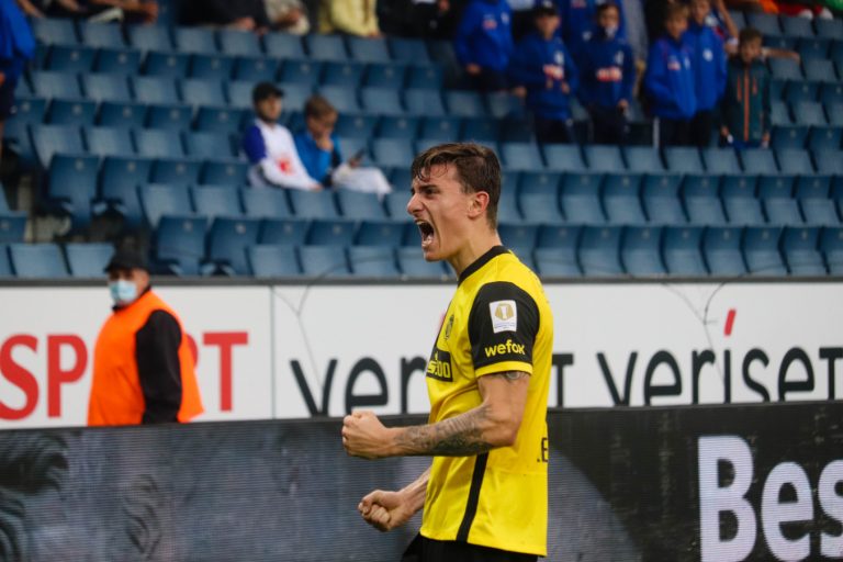 Supporters zorgen voor een vurige terugkeer naar het stadion bij FC