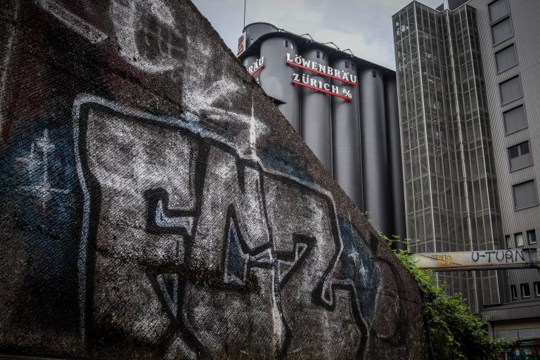 FC Zürich ultras maken een graffitiwallhalla van hun stad