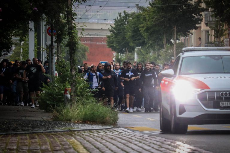 Sfeervol duel tussen Grashopper en FC Basel ondanks boycot