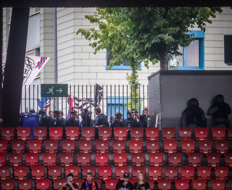 Sfeervol duel tussen Grashopper en FC Basel ondanks boycot