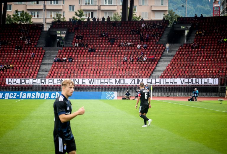 Sfeervol duel tussen Grashopper en FC Basel ondanks boycot