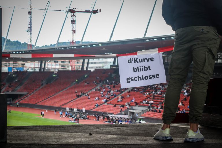 Sfeervol duel tussen Grashopper en FC Basel ondanks boycot