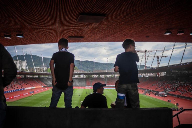 Sfeervol duel tussen Grashopper en FC Basel ondanks boycot