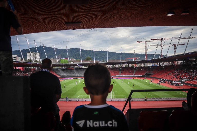 Sfeervol duel tussen Grashopper en FC Basel ondanks boycot