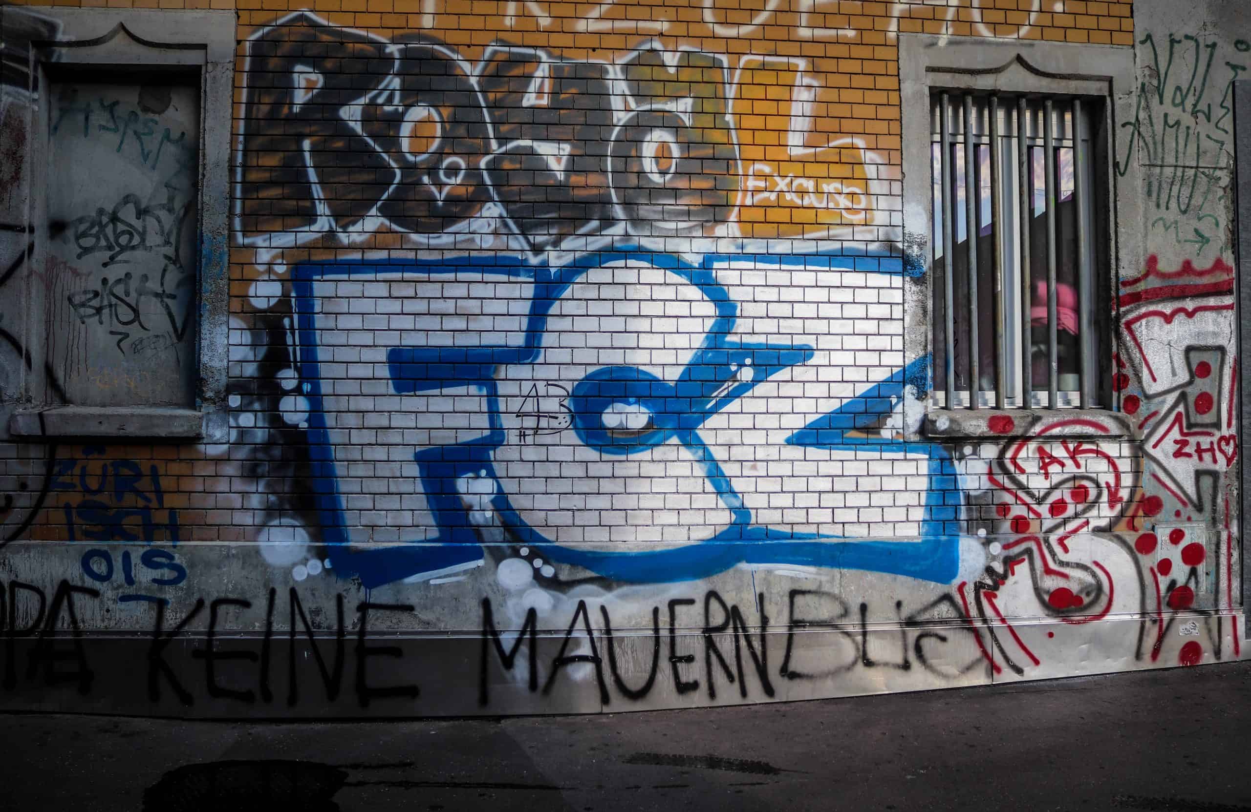 FC Zürich ultras maken een graffitiwallhalla van hun stad | In de Hekken
