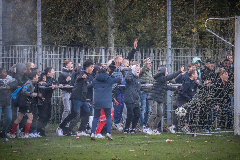 SV Walcheren verslaat GPC Vlissingen in derby vol pyro