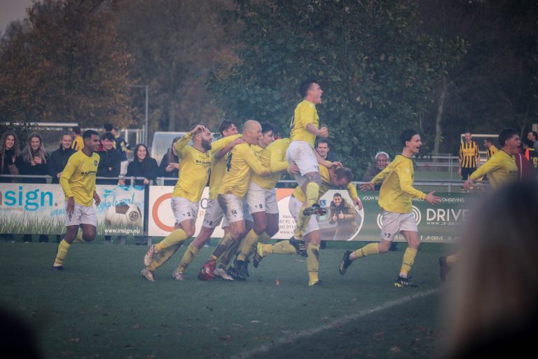 SV Walcheren verslaat GPC Vlissingen in derby vol pyro