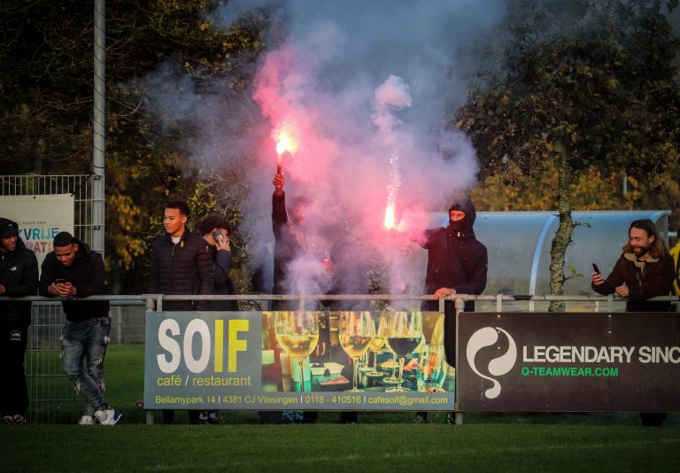 SV Walcheren verslaat GPC Vlissingen in derby vol pyro