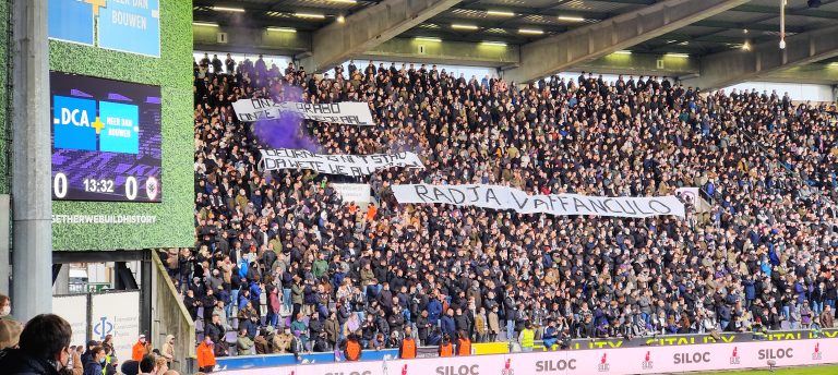 Royal Antwerp: Den derby van ’t Stad leidt tot bizarre taferelen