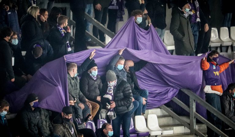 Royal Antwerp: Den derby van ’t Stad leidt tot bizarre taferelen
