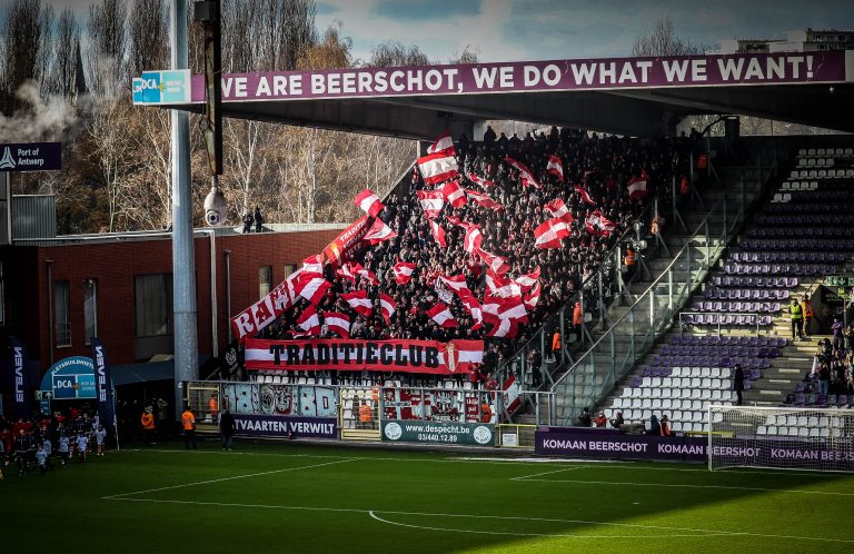 Royal Antwerp: Den derby van ’t Stad leidt tot bizarre taferelen
