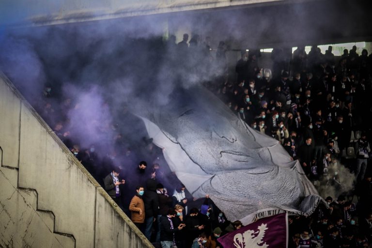 Royal Antwerp: Den derby van ’t Stad leidt tot bizarre taferelen